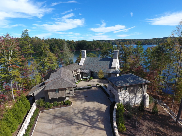 Graduated natural slate roof at Lake Keowee, South Carolina
